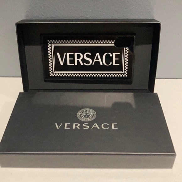 Versace phone case - Picture 1 of 3